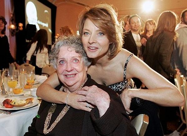 6. Jodie Foster'ın annesi Evelyn Foster da lezbiyen. 2013’teki Golden Globe Ödülleri’nde Jodie Foster kendisinin de eşcinsel olduğunu açıklamıştı.