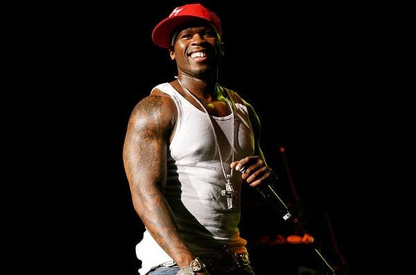 7. 50 Cent'in aslında LGBT ile arası hiç iyi olmadı. Birçok şarkı sözünde homofobik cümleler vardı. Fakat bir süre sonra annesinin lezbiyen olduğunu açıkladı.