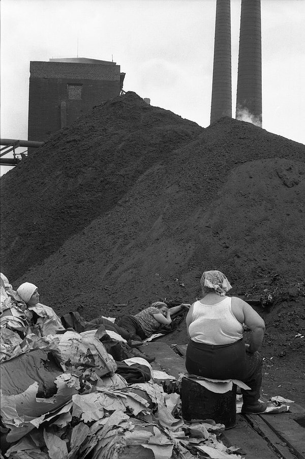 4. Бригада изолировщиц на послеобеденном отдыхе, 1978 год.