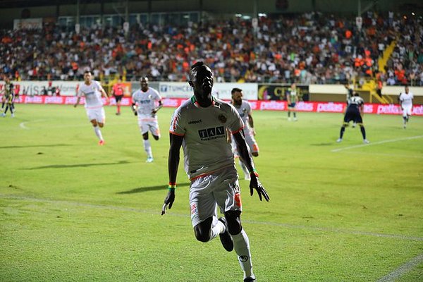 45+3'te Cisse'nin golüne engel olamayınca devreye 1-1'lik eşitlikle girdi.