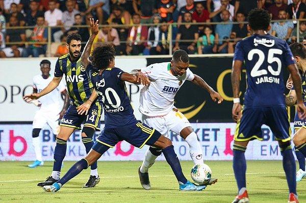 Ferdi Kadıoğlu, Alper Potuk ve Mevlüt Erdinç'i oyuna sürerek gol arayan Ersun Yanal'ın bu hamleleri sonuç vermeyince Aytemiz Alanyaspor zorlu maçtan 3-1 galip ayrıldı.
