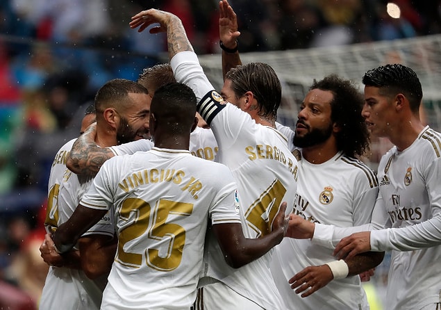 Manchester City'yi 1 milyar 190 milyon avroyla Şampiyonlar Ligi kupasını üst üste 3, son 6 sezonda ise 4 kez müzesine götüren İspanyol kulübü Real Madrid takip ediyor.