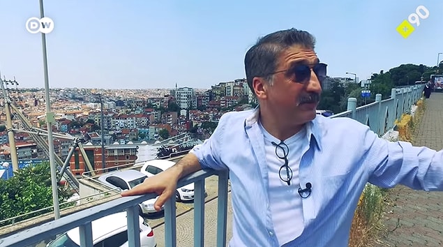 Ünlü tiyatro ve dizi oyuncusu Cem Davran, doğup büyüdüğü Kasımpaşa'yı anlattı.
