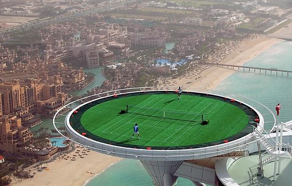1. 300 metre yükseklikteki bir binanın tepesinde tenis mi oynamak istiyorsunuz? O zaman Dubai tam da size göre bir yer!