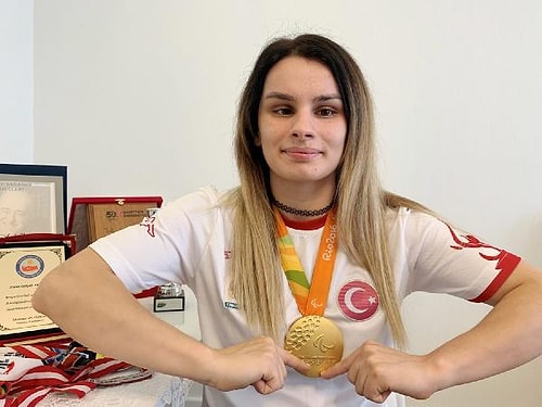 2016 Paralimpik Oyunları’nda altın madalya kazanan Goalball Milli Takım oyuncumuz Gülşah Düzgün, hem bir anne hem de hayallerinden vazgeçmeyen azimli bir kadın.