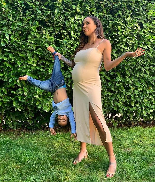 9. 5.5 aylık hamileyken antreman esnasında çekilen fotoğrafı ile adından çokça söz ettiren futbolcu Sydney Leroux, çocukları ile yaptığı instagram paylaşımlarıyla da tebessüm ettiriyor.