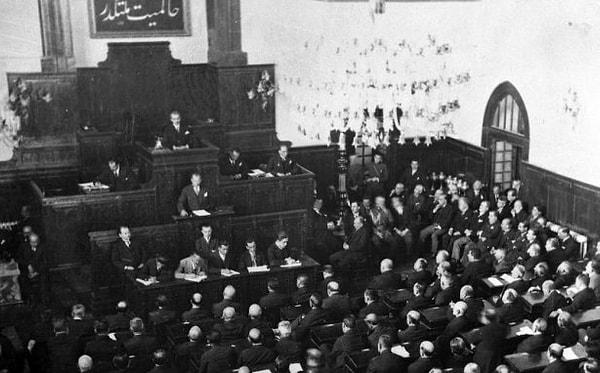 1937 - Nyon Antlaşması, TBMM'de kabul edildi.