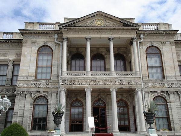 1937 - Dolmabahçe Sarayı Veliaht Dairesi'nde, Atatürk'ün de isteğiyle, Türkiye'nin ilk resim ve heykel müzesi açıldı.