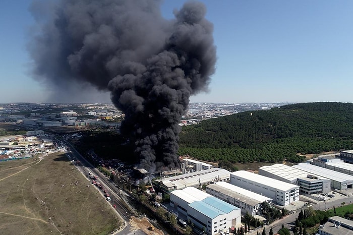 Tuzla'da Bir Fabrikada Yangın Çıktı: Patlamaların Yaşandığı Fabrikada Yaralılar Var