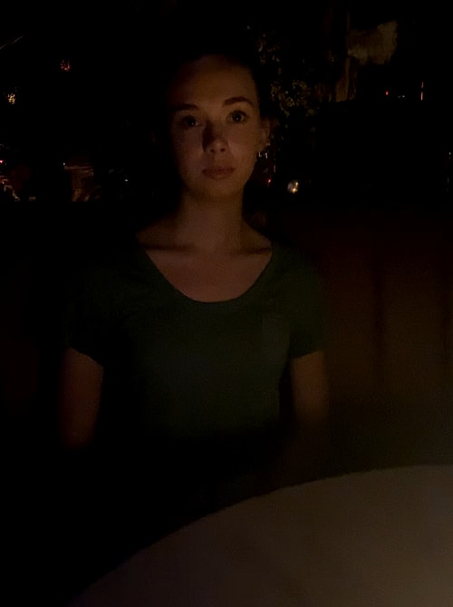 Yenilenen gece modu ile ışık fotoğraftaki tüm objelere eşit şekilde dağılıyor ve bu da doğal bir sonuç veriyor.