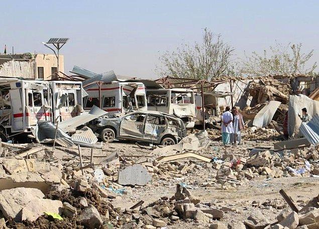 İki eyalet yetkilisi saldırının hastaneyi hedef aldığını söylerken, eylemi üstlenen Taliban ise bombalı aracın hedefinin yakınlardaki istihbarat binası olduğunu açıkladı.