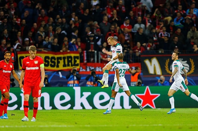 UEFA Şampiyonlar Ligi'nde Lokomotiv Moskova, deplasmanda Bayer Leverkusen'i 2-1 mağlup ederek sürpriz bir başlangıç yaptı.