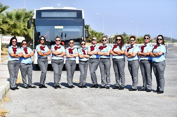 Kadınların her alanda istihdamını sağlamak amacıyla İzmir Belediyesi de buna yönelik bir adım attı ve bu görmüş olduğunuz güzel kadınları belediye otobüslerinde şoför olarak göreve başlattı.