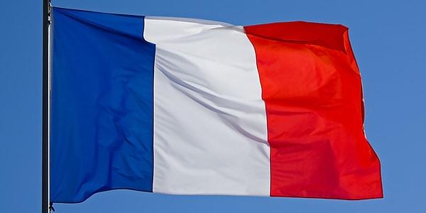 9. Fransa bayrağında bulunan üç renk; özgürlük, eşitlik ve kardeşliği temsil etmektedir.