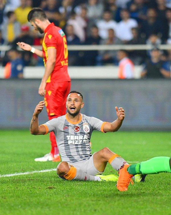 Ev sahibi ekip, taraftarının da desteğiyle beraberlik golüne yaklaşırken, Galatasaray da zaman zaman farkı açacak fırsatlar yakaladı.