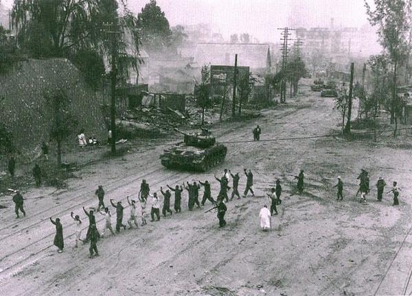 1950 - Birleşmiş Milletler askerleri Kore'de Seul'u ele geçirdi.