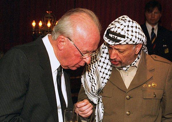 1995 - Filistin Kurtuluş Örgütü (FKÖ) lideri Yaser Arafat ile İsrail başbakanı İzak Rabin, Batı Şeria'nın Filistin yönetimine devri konusunda anlaştılar.