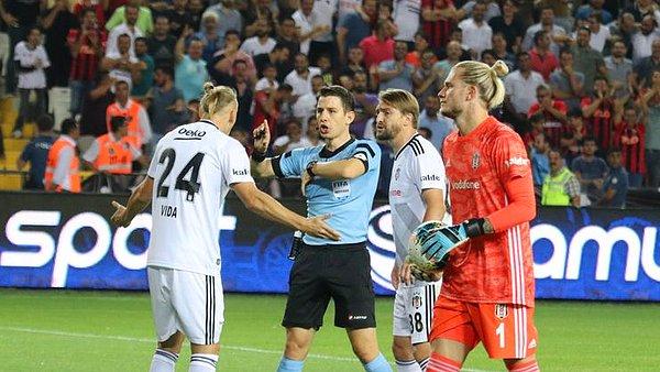 Beşiktaş'ta kırmızı kart cezalıları Muhammed Elneny ve Domagoj Vida ile sakatlıkları bulunan Victor Ruiz ve Enzo Roco karşılaşmada forma giyemeyecek.