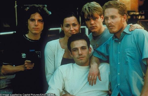 12. Goodwill Hunting çekimlerinden Casey Affleck, Minnie Driver, Matt Damon, Ben Affleck, ve Cole Hauser, 1997