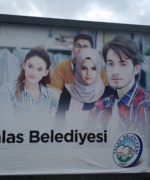 Kayseri De Photoshoplu Billboard Talas Belediyesi Unlu Yildiz Selena Gomez E Basortusu Takti Onedio Com