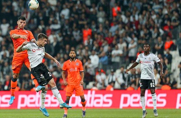 Beşiktaş, son maçına göre kadroda 5 değişiklikle sahaya çıktı. Siyah - Beyazlılar sahaya Karius, Douglas, Gökhan, Necip, Caner, Atiba, Dorukhan, Ljajic, Nkoudou, Diaby, Burak 11'ile çıktı.