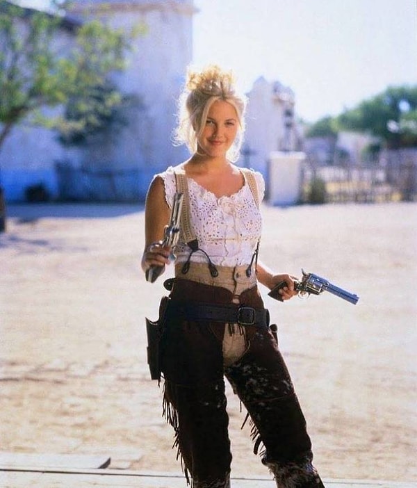 Дрю Бэрримор в рекламной съемке для фильма  "Плохие девчонки", 1994 год