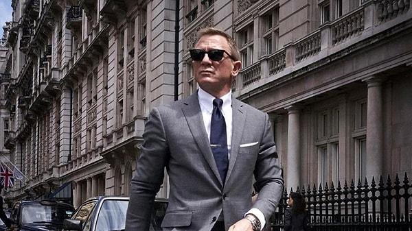 Yazarlığıyla belki de oyunculuğundan daha çok dikkat çekmiş olacak ki Daniel Craig'in özel isteği üzerine yeni Bond filminin senaryosuna bir el atmak için filmin yazar kadrosuna da dahil oldu.