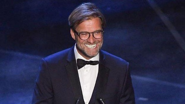 İngiliz kulübü Liverpool'un başında UEFA Şampiyonlar Ligi kupasını kazanan Alman Jürgen Klopp, Josep Guardiola (Manchester City) ve Mauricio Pochettino'nun (Tottenham) önünde erkek futbolunda yılın teknik direktörü seçildi.