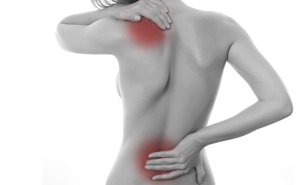 Genelde kas ağrısına aşırı efor, vücudun herhangi bir bölgesinde oluşan bir travma ya da viral enfeksiyonlar sebep olur.
