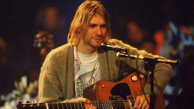 12. Müzik dünyasının bir dönemine damga vuran Kurt Cobain'in ölümüyle ilgili iddialar ve komplo teorileri de hiçbir zaman bitmedi. Önce Cobain'in uyuşturucu yüzünden öldüğü söylendi. Ama tüfekle vurulmuştu.