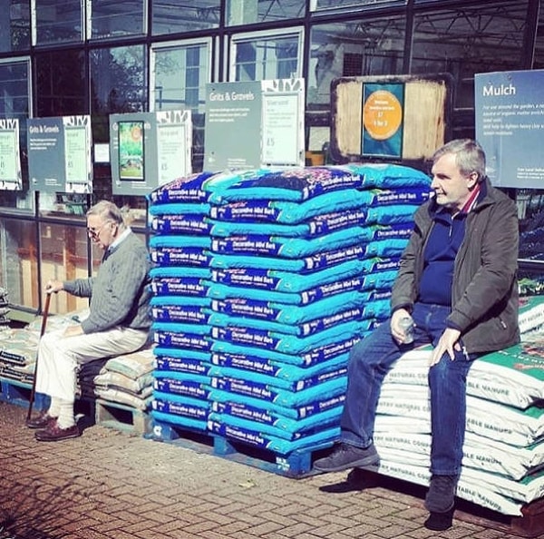 2. А эти явно уже научились наслаждаться своим положением. Хотя...