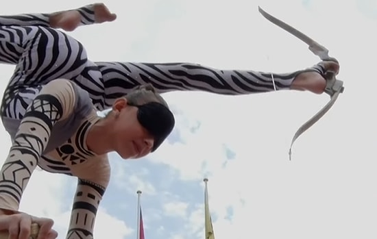 Gözü Kapalı Bir Şekilde Ayaklarıyla Attığı Ok ile Hedefi Vurabilen 13 Yaşındaki Yetenekli Genç: Diana Butan