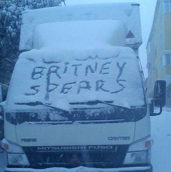 11. Britney aşkı, kar kış, zaman veya mekan gözetmiyor...