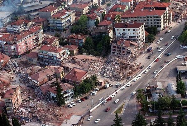Depremde küçük katlı binalar mı yoksa büyük katlı binalar mı daha çabuk yıkılır?