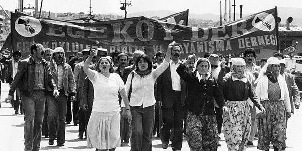 1984 - 12 Eylül Darbesi sonrası ilk grev Tuzla'da iki tersanede başladı.