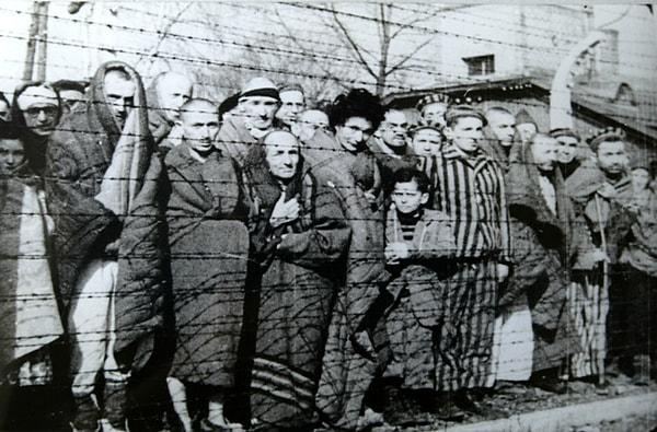5. Polonyalı Katolik ebe Stanisława Leszczyńska,  Auschwitz toplama kampında 3.000 bebek doğurttu.
