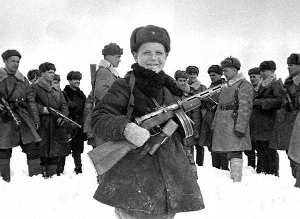 7. 1923 yılında Sovyetler'de doğan erkeklerin yalnızca %20'si savaştan sağ çıkmıştır.