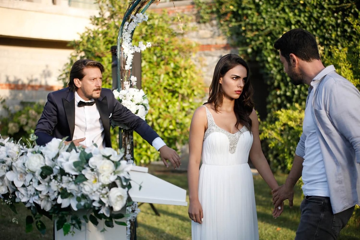 Бегите глупцы. 28 лет мем. Ты представляешь с кем связался мем. Нет не знаю а с кем. Мне 28 лет.