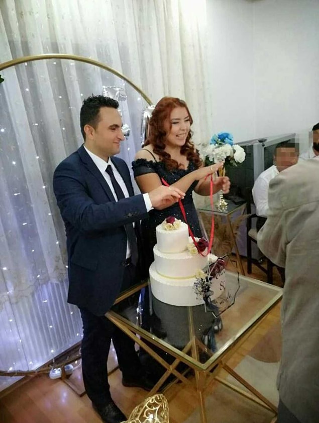 Ailelerini de bu mutlu birliktelikten haberdar ederken; resmen aşklarını her şehre taşımışlar.