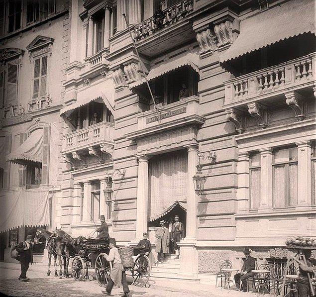11. "Hotel Bristol" - Pera Müzesi. İstanbul, 1925.