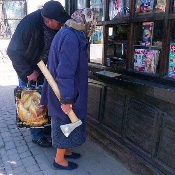 13. Бабушка умная, бабушка читала Достоевского! Так просто не возьмешь!