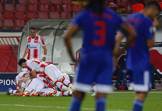 Şampiyonlar Ligi B Grubu'nda Kızılyıldız, Olympiakos'u sahasında 3-1 mağlup etti.