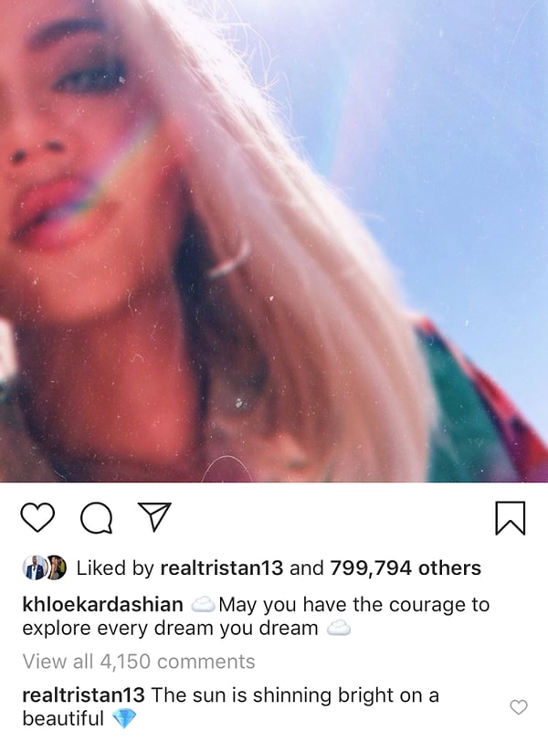 Tüm bu olanlara rağmen Tristan Thompson hiçbir şey olmamış gibi Khloe'nin fotoğraflarına yorumlar atmaya devam ediyor...