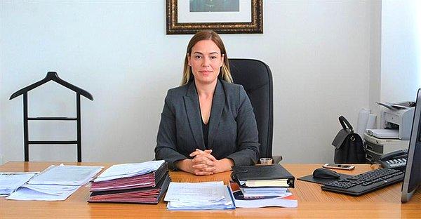 Belediye Başkan Yardımcısı Zeynep Akış Serintürk, elinde tabancayla makam odasına giren Sinan Bingöl tarafından rehin alındı.