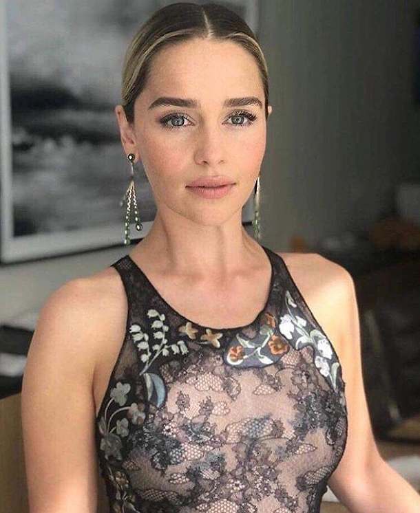 Evleneceksen gel Khaleesi.