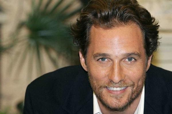 10. Matthew McConaughey'nin dönen kapı fobisi var, asla kullanamıyor.