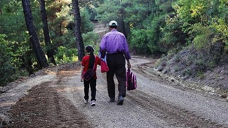 Bir Fedakârlık Hikâyesi: Kızının Okula Gidebilmesi İçin Yolu Kendi İmkânlarıyla Yaptıran Baba