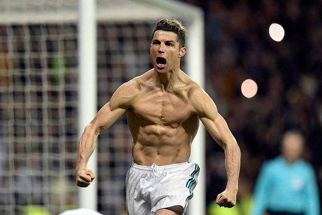 YouTube'da bir kanala özel röportaj veren Ronaldo formunu nasıl koruduğuna dair yeni açıklamalarda bulundu.