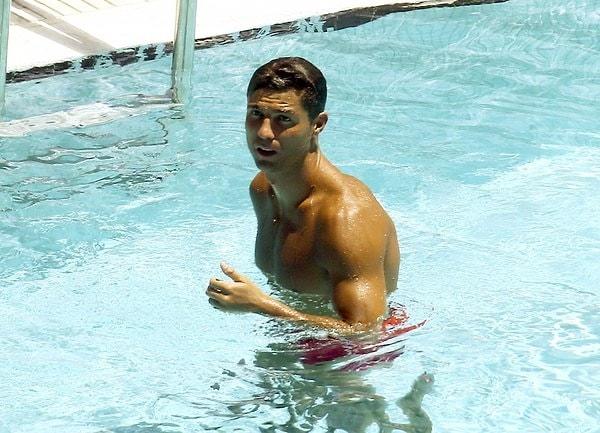 Maçlardan sonra egzersizin ardından yüzme havuzuna giden Ronaldo için bu çalışma rejim yapmanın en önemli kısmı.