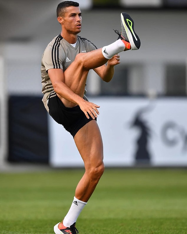 Çalışma azmine küçük yaşta kavuştuğunu söyleyen Ronaldo, "11 yaşında bir karar verdim. Yeteneğim olduğunu biliyordum ve herkesten çok çalışacağıma dair kendime söz verdim. Antrenman yapmak için geceleri evden kaçıyordum" şeklinde konuştu.
